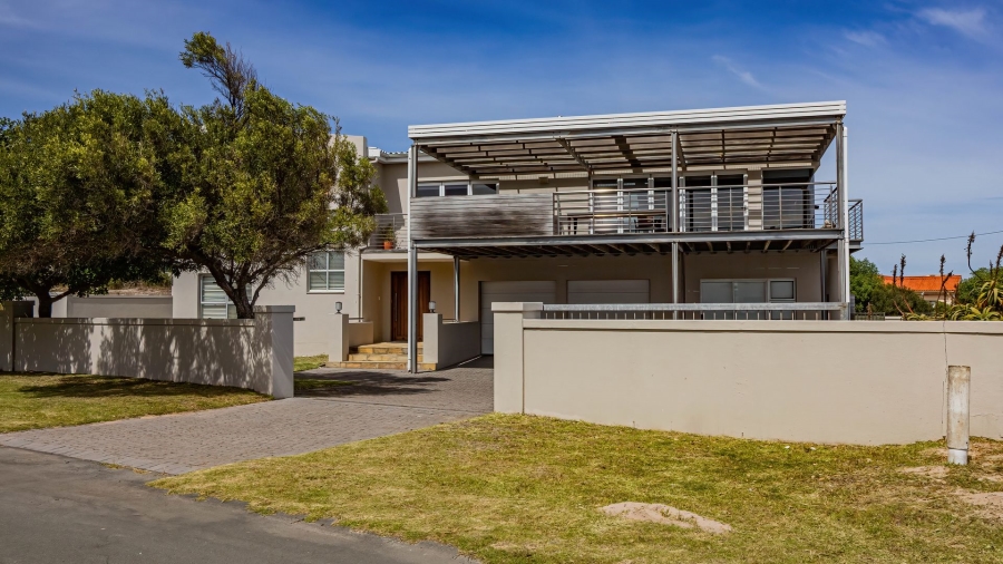 4 Bedroom Property for Sale in De Kelders Western Cape